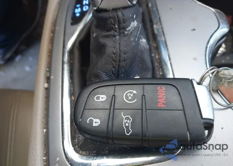 2020 Jeep Grand Cherokee Overland 4X4 z USA, uszkodzony, nr VIN 1C4RJFCGXLC422571